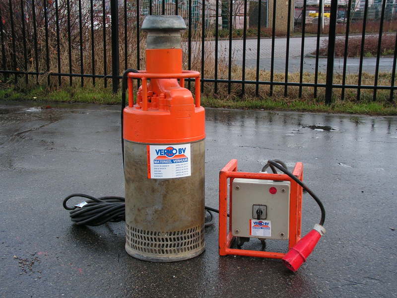 Dompelpomp met niveauschakelaar voor bouwproject