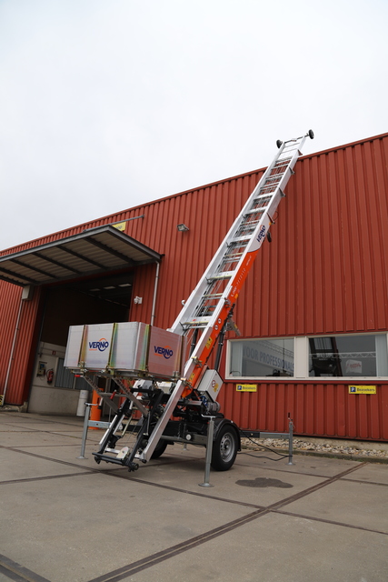 Hydraulische ladderlift | Maximaal 18 meter | 230V huren