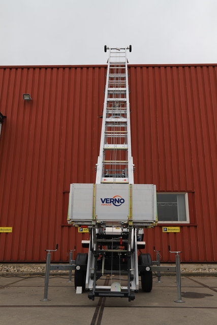 Hydraulische ladderlift | Maximaal 18 meter | 230V huren