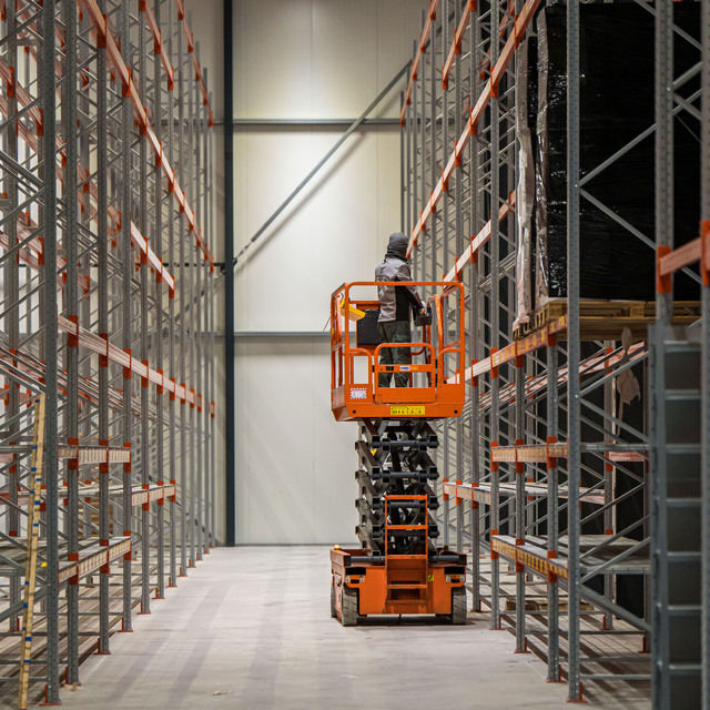 Schaarhoogwerker | Accu (lithium) | 12 meter  huren