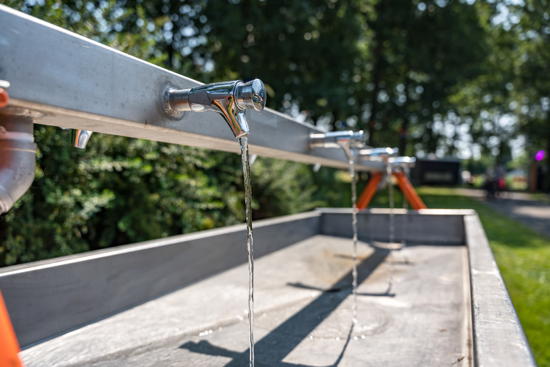 Handenwasbak met 8 kranen huren