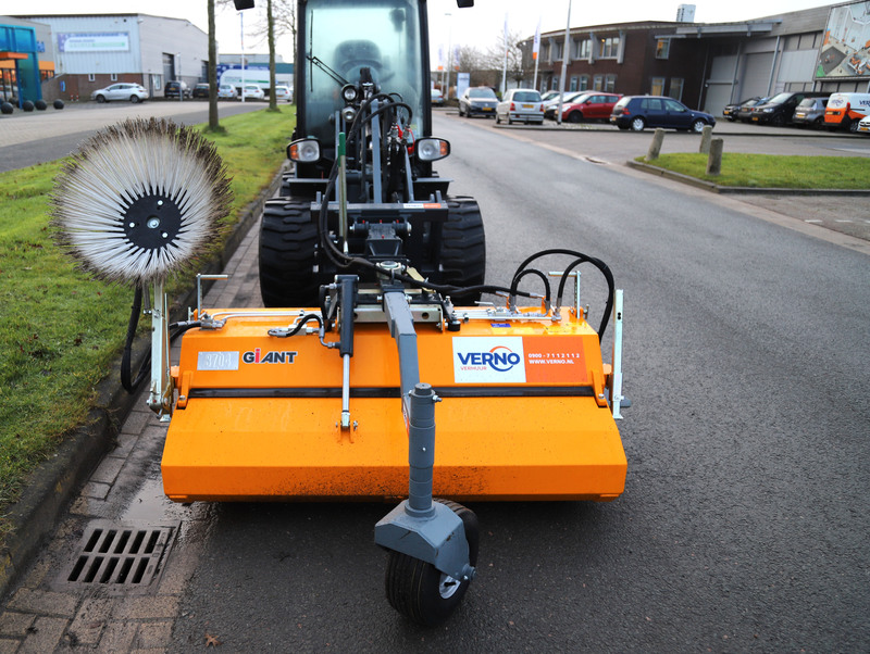 Veegmachine met zijborstel 150 cm t.b.v. knikladers  huren