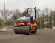 Trilwals 2,7 ton in actie op puinbaan.