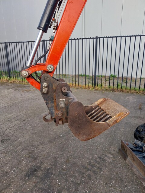 Puinbak minikraan 1600-1900 kg huren
