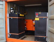 Containerunit-opstartset met watertank, dieseltank en aggregaat