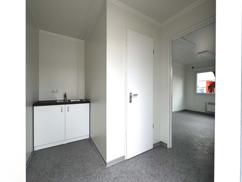Kantoorunit 10 x 3 meter | Inclusief toilet en keuken huren