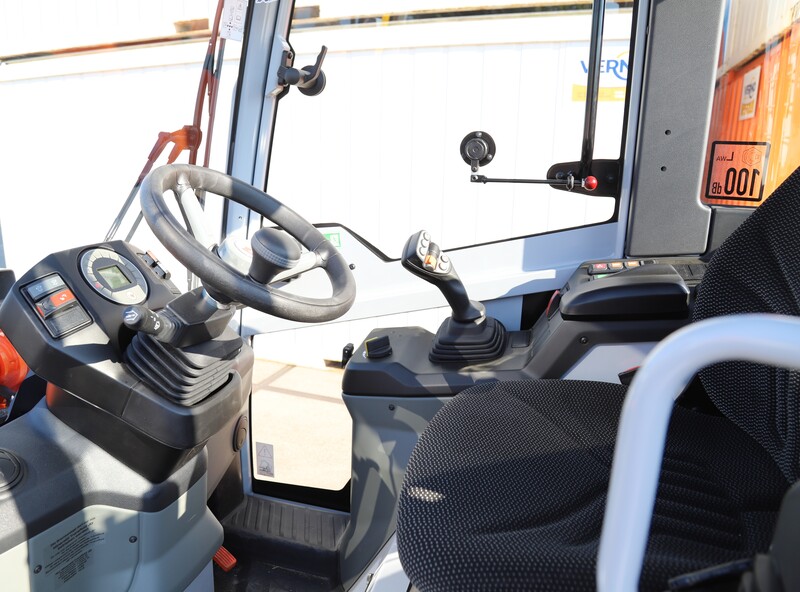 Kniklader 3,1 ton/diesel huren
