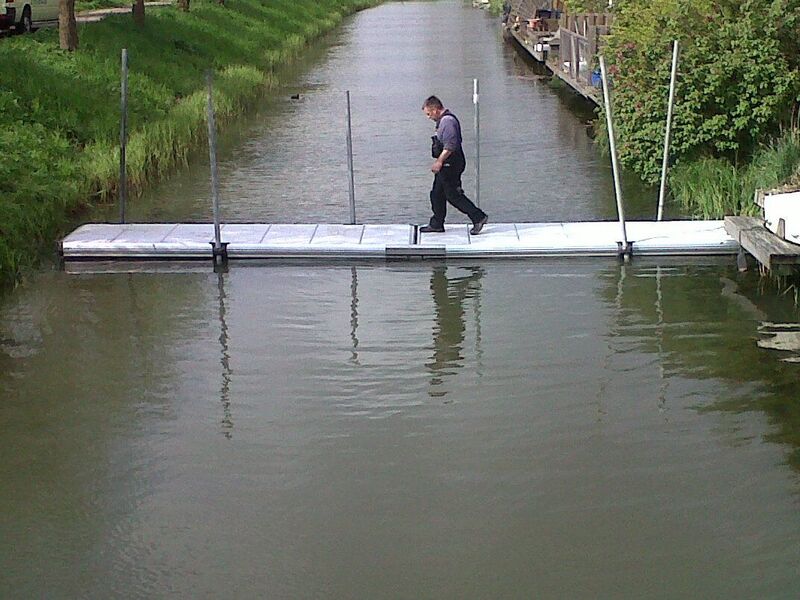 Werkvlot aangelegd over een sloot