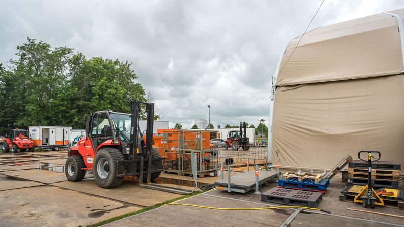 Ruwterrein-Heftruck 2,5 ton | Diesel | 4x4 huren